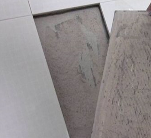 宣城市瓷砖空鼓维修公司分享瓷砖铺贴时如果打浆（即涂抹在瓷砖背面和基层上的砂浆或瓷砖胶）过少，会带来以下问题